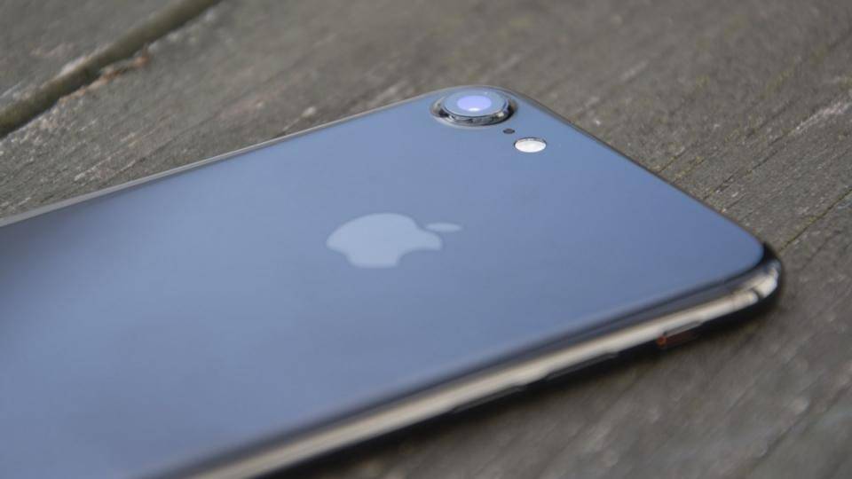 Google Pixel vs Apple iPhone 7: Which should you buy?